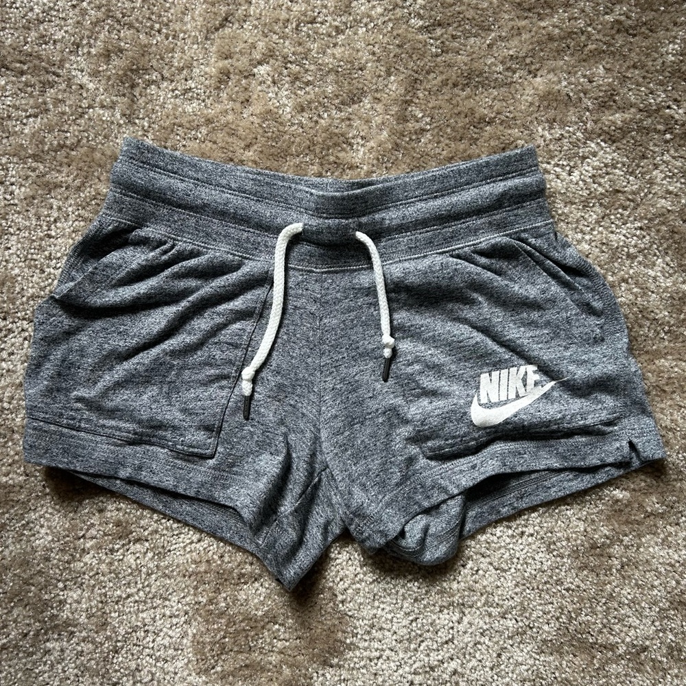 NIKE SHORTS